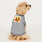 金運上昇金のリンゴの恋愛運アップの金のリンゴとピンクのクローバー Dog T-shirt