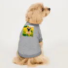 犬好きのしましまの水彩画の犬 花畑のパグのイラスト Dog T-shirt