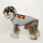 もふもふの火災現場の勇敢な消防士のグッズ Dog T-shirt