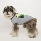 G7のショップの 幻想の森 グリーンウンダー アートプリント Dog T-shirt