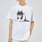 寂しんぐのはちわれのねこ(毛づくろい) ドライTシャツ