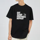 ソルグラフィコ(社員)のEAT SLEEP FOOTBALL REPEAT (ホワイト) ドライTシャツ