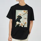 おちょぴの白木蓮と黒猫 Dry T-Shirt