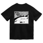 Planet EvansのHide and Peek 穴の中（背景白） Dry T-Shirt