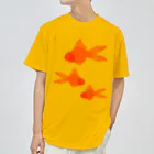 Alba spinaの金魚３匹 ドライTシャツ