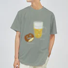 Handgestrickt Ju shopのBrezel und Bier ／ブレッツェル＆ビール【白文字】 ドライTシャツ