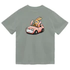 働きたくないのうさぎカーを運転するうさぎ Dry T-Shirt