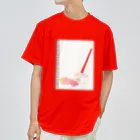 山田デイジーのスケッチブックと赤い筆と2匹のひつじ（えのぐ付き） Dry T-Shirt