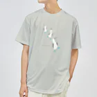 mmfumのガラパゴスでのほほんアオアシカツオドリ　 Dry T-Shirt