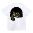 薩摩猫トラの店の狙った獲物は逃がさない猫 Dry T-Shirt