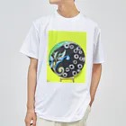 NIL のウサギの幽霊と花 ドライTシャツ