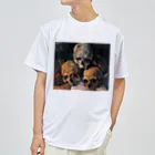 世界美術商店の積み重ねた骸骨 / Pyramid of Skulls ドライTシャツ