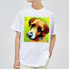 ハッピー・ディライト・ストアの見つめる愛犬 ドライTシャツ