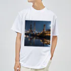 夜景ショップの夜景の綺麗な埠頭のグッズ ドライTシャツ