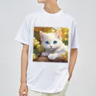 yoiyononakaの葡萄畑の番猫02 ドライTシャツ