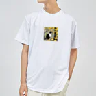 capcat1919のハチワレ白黒猫とイチョウ Dry T-Shirt