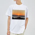 玉手箱の海に輝く朝日 ドライTシャツ