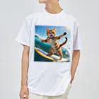 ikasumikoboのサーフィンねこ ドライTシャツ