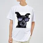 dogstagram.jpのサングラスをかけた犬 ドライTシャツ