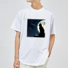 黒猫と珈琲の月夜を眺める黒猫 ドライTシャツ