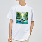 k.a.u.j.7の時間の流れを象徴する川の中でゆったりと泳ぐ、ナマケモノの姿🌿 ドライTシャツ