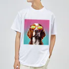 AQUAMETAVERSEのサングラスをかけた、かわいい犬 Marsa 106 Dry T-Shirt