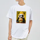 Colorful Canvasのハンバーガーを食べるパンダ Dry T-Shirt