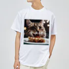 feliceのごはんを食べている猫 ドライTシャツ
