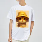 AQUAMETAVERSEの帽子をかぶった可愛い子猫 Marsa ドライTシャツ