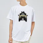 コチ(ボストンテリア)の鼻ぺちゃ犬と車(ベージュ)[v2.7.5k] Dry T-Shirt