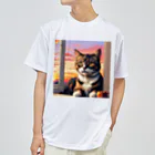 ねこネコ猫nekoの夕日と猫 ドライTシャツ