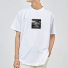 yohiti193の（モノクロ写真風）山間の戦場のジオラマ② ドライTシャツ