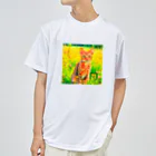 猫好きの谷の猫の水彩画/花畑のオシキャットねこのイラスト/キジトラネコ ドライTシャツ