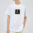 sunday_sataurday_freedayの社交的なゴリラ Dry T-Shirt