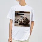 zigerparkの寝転ぶ猫 Dry T-Shirt