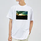 SHOPマニャガハの変わる空、変わる雲 Dry T-Shirt