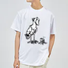 Cɐkeccooのハシビロコウとサカナ ドライTシャツ