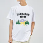 ハッピー・ラブラドールズのLabrador Mom （イエローラブラドール） ドライTシャツ