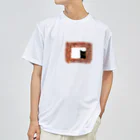 WAMI ARTの猫の窓レンガ Dry T-Shirt