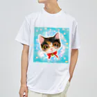 NORIMA'S SHOP のおしゃれなメガネをかけたミケ猫たちの夢かわいいイラスト ドライTシャツ