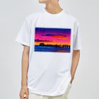 GALLERY misutawoのオーストラリア 夕暮れのヘンリービーチ桟橋 ドライTシャツ