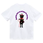 樹樹JUJUの黒猫のハロルドとカメレオンのジャスパー ドライTシャツ