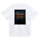 lostの暮れなずむ白鳥 Dry T-Shirt