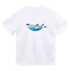 ヒロシオーバーダイブのペンギン、夏の海を泳ぐ。 Dry T-Shirt