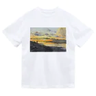 アトリエ道子の【沖縄風景画】知念半島の朝焼け Dry T-Shirt