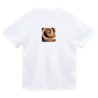 千裕アトリエ（いつもありがとう）のシナモンロール（Cinnamon Roll） ドライTシャツ