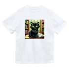 yoiyononakaの図書室の黒猫01 ドライTシャツ