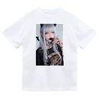 KAMIBUKROのチョコを咥える悪魔美女 Dry T-Shirt