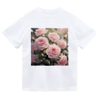 okierazaのペールピンクのバラの花束 ドライTシャツ