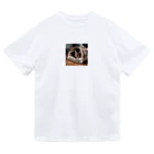 LuckyRiverShineの袋に入っている猫 Dry T-Shirt